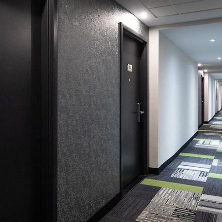 Quality Inn & Suites Brossard Buitenkant foto