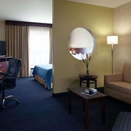 Quality Inn & Suites Brossard Buitenkant foto