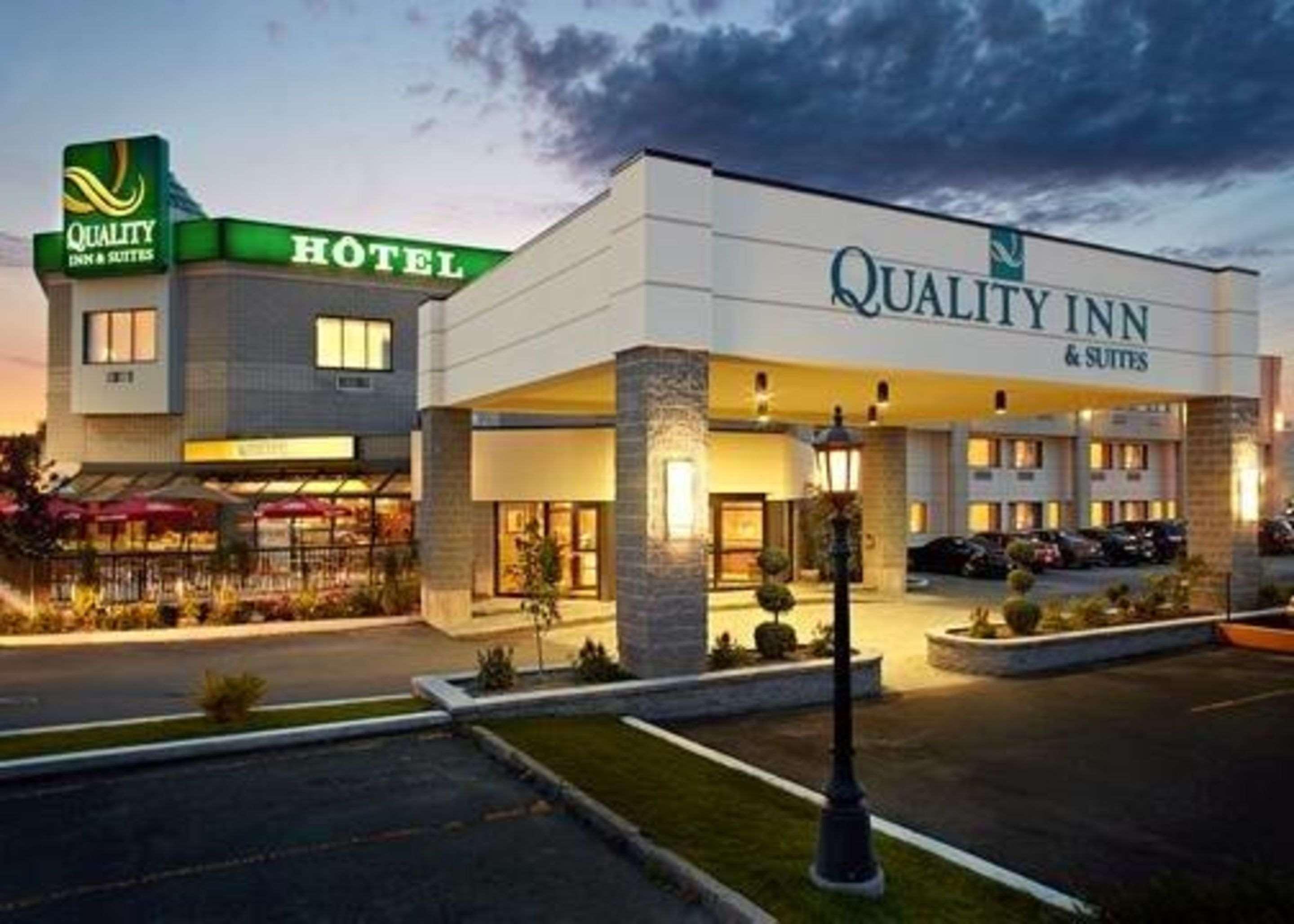 Quality Inn & Suites Brossard Buitenkant foto