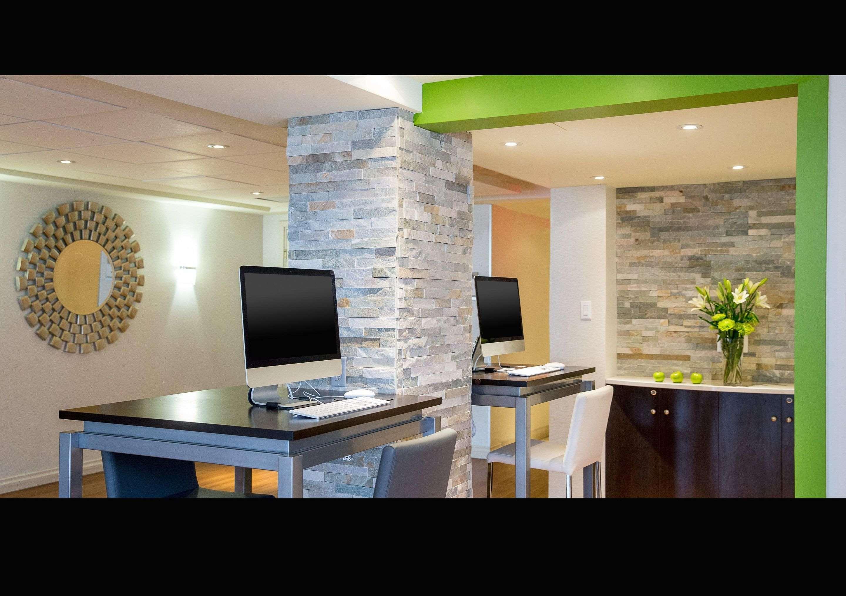 Quality Inn & Suites Brossard Buitenkant foto