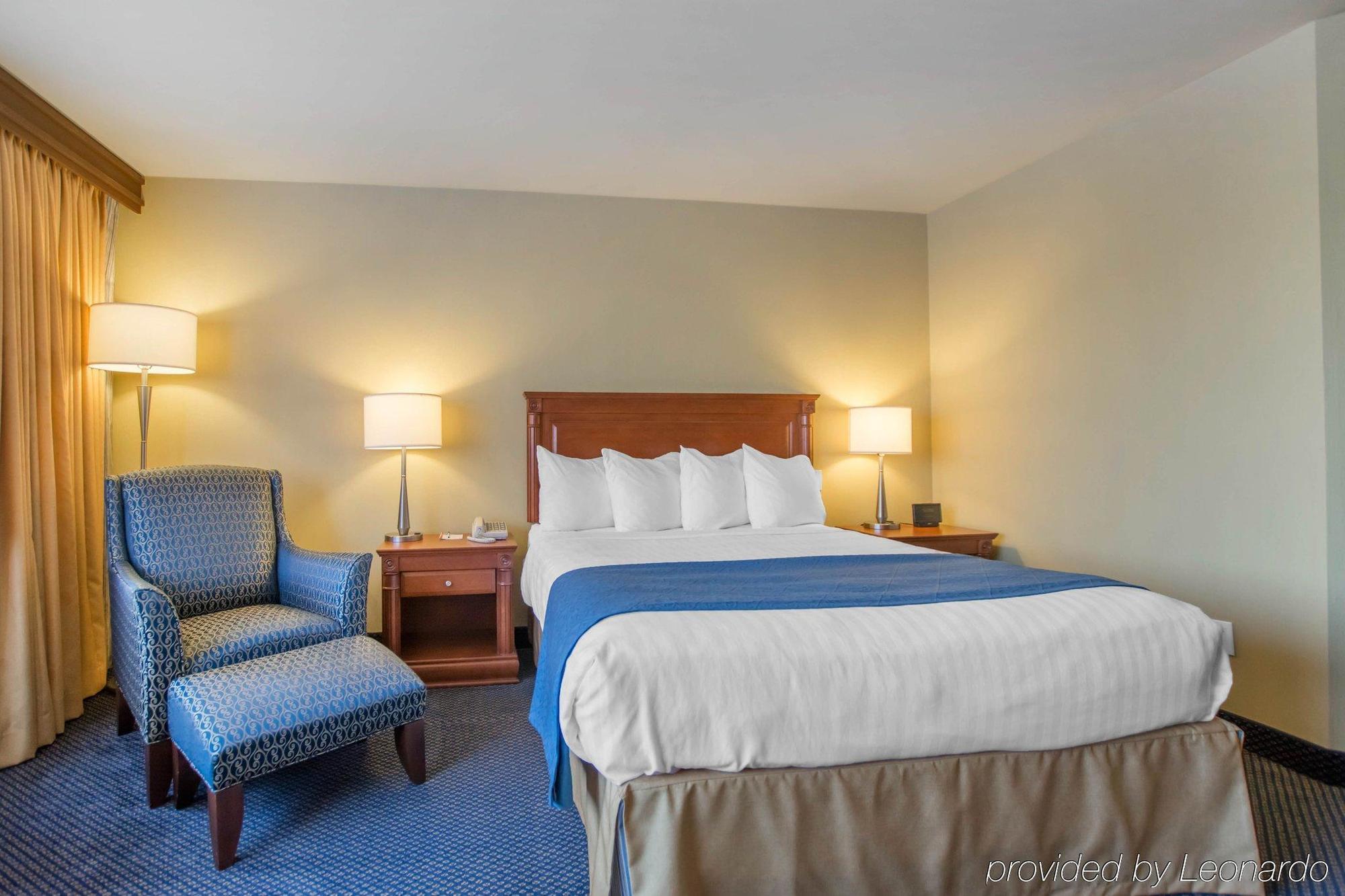 Quality Inn & Suites Brossard Buitenkant foto