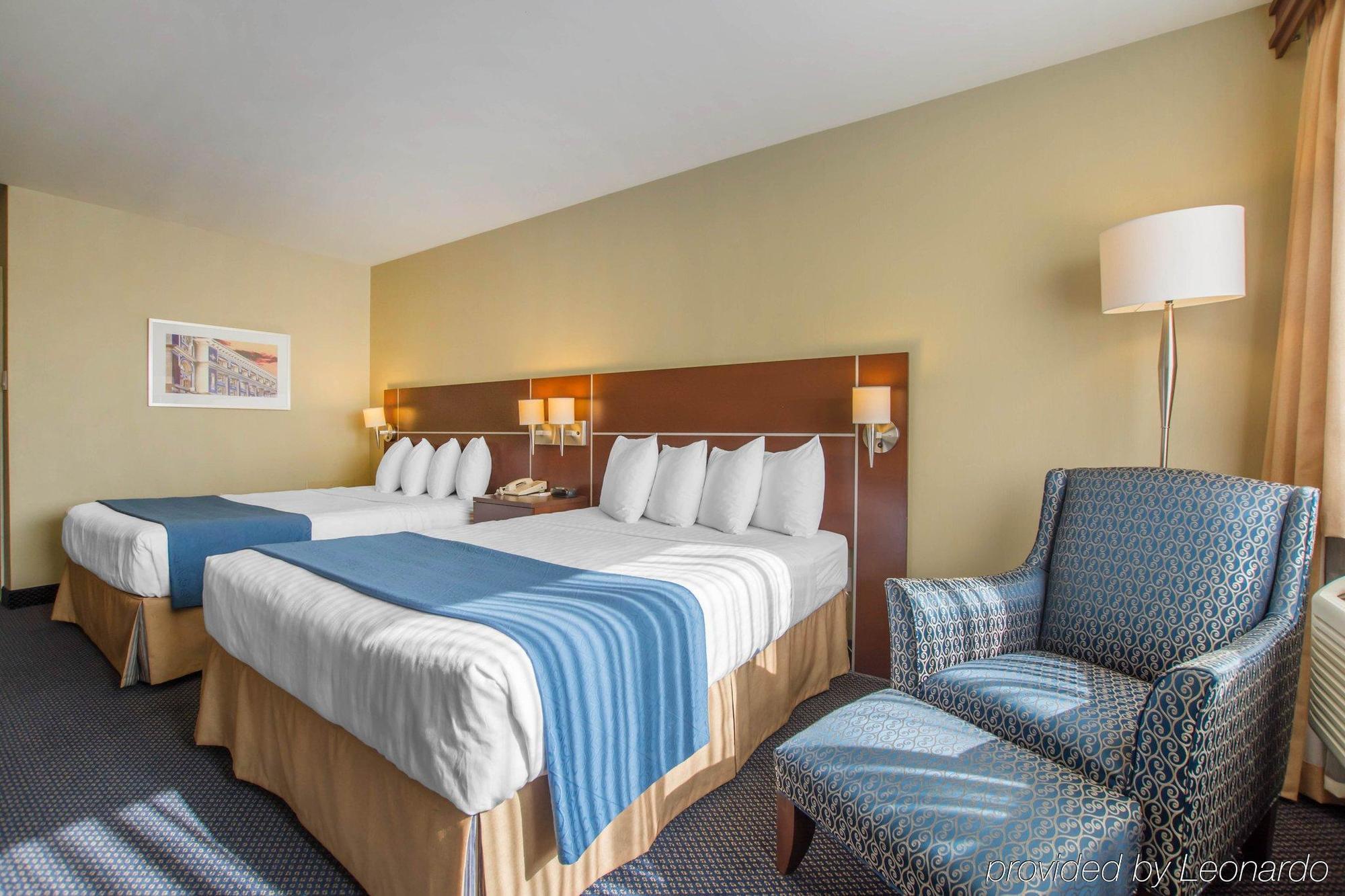 Quality Inn & Suites Brossard Buitenkant foto