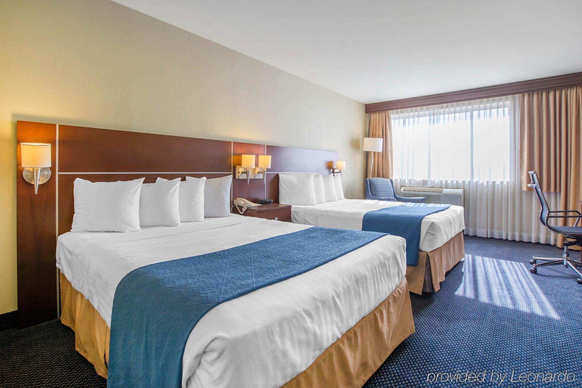 Quality Inn & Suites Brossard Buitenkant foto