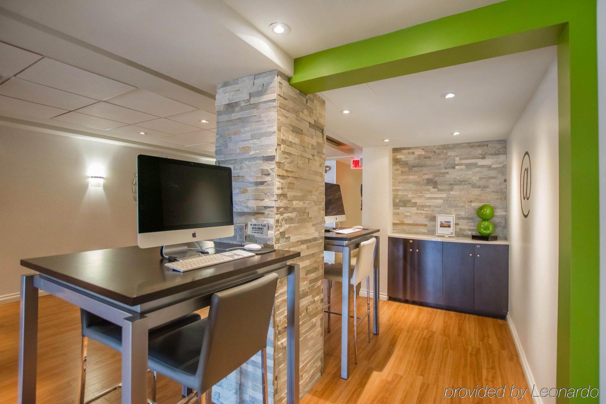 Quality Inn & Suites Brossard Buitenkant foto