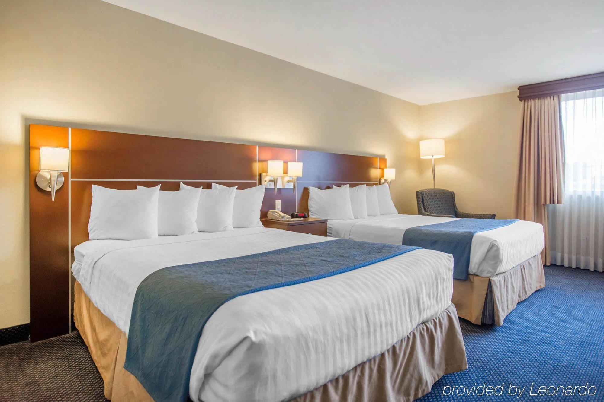 Quality Inn & Suites Brossard Buitenkant foto