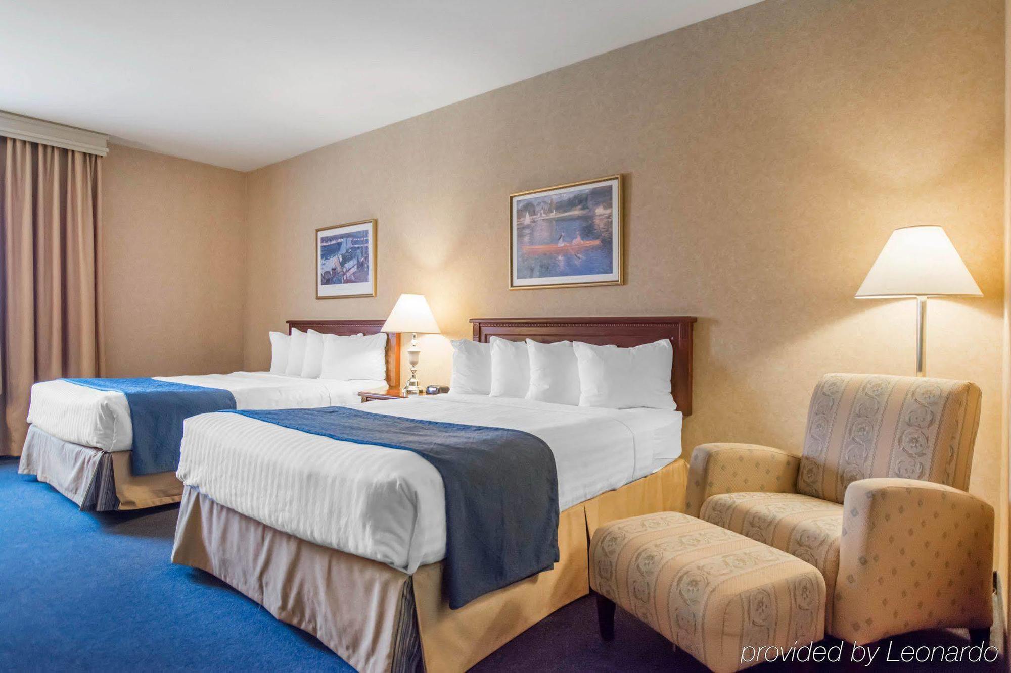 Quality Inn & Suites Brossard Buitenkant foto