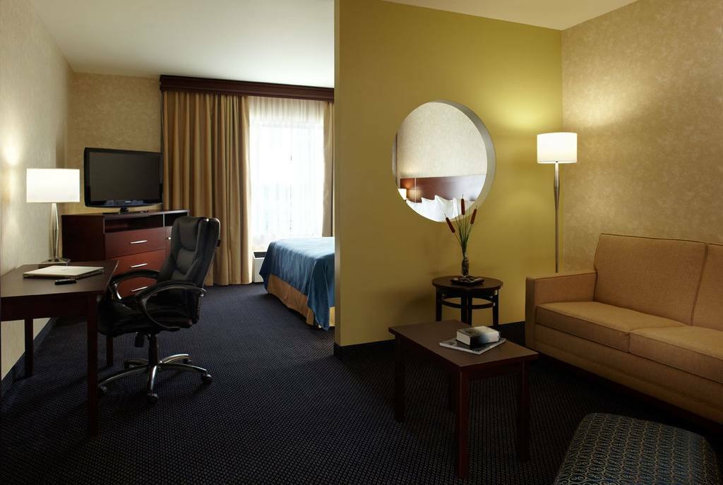 Quality Inn & Suites Brossard Buitenkant foto